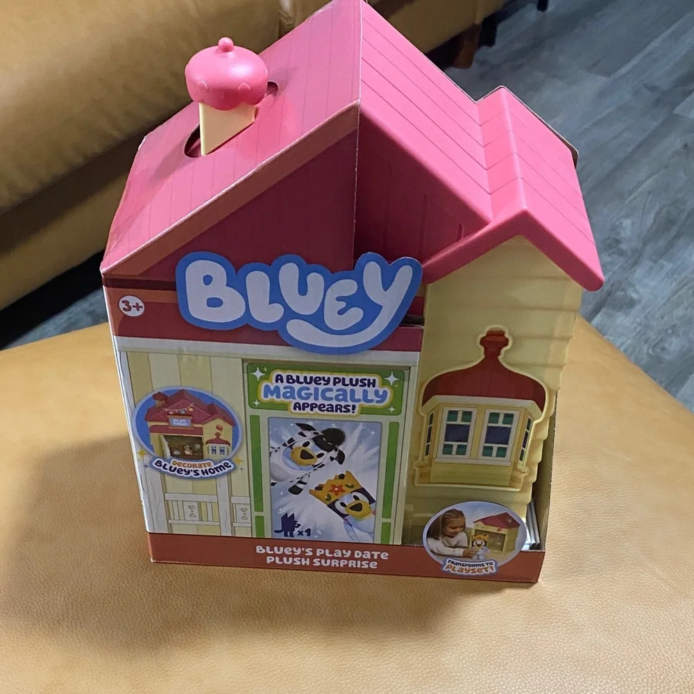 Bluey’s‎ Playdate Plush Surprise Decorate Bluey’s home NWT in original box